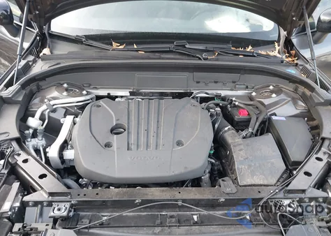 2025 Volvo Xc60 B5 Core z USA, uszkodzony, nr VIN YV4M12RJ2S1220031